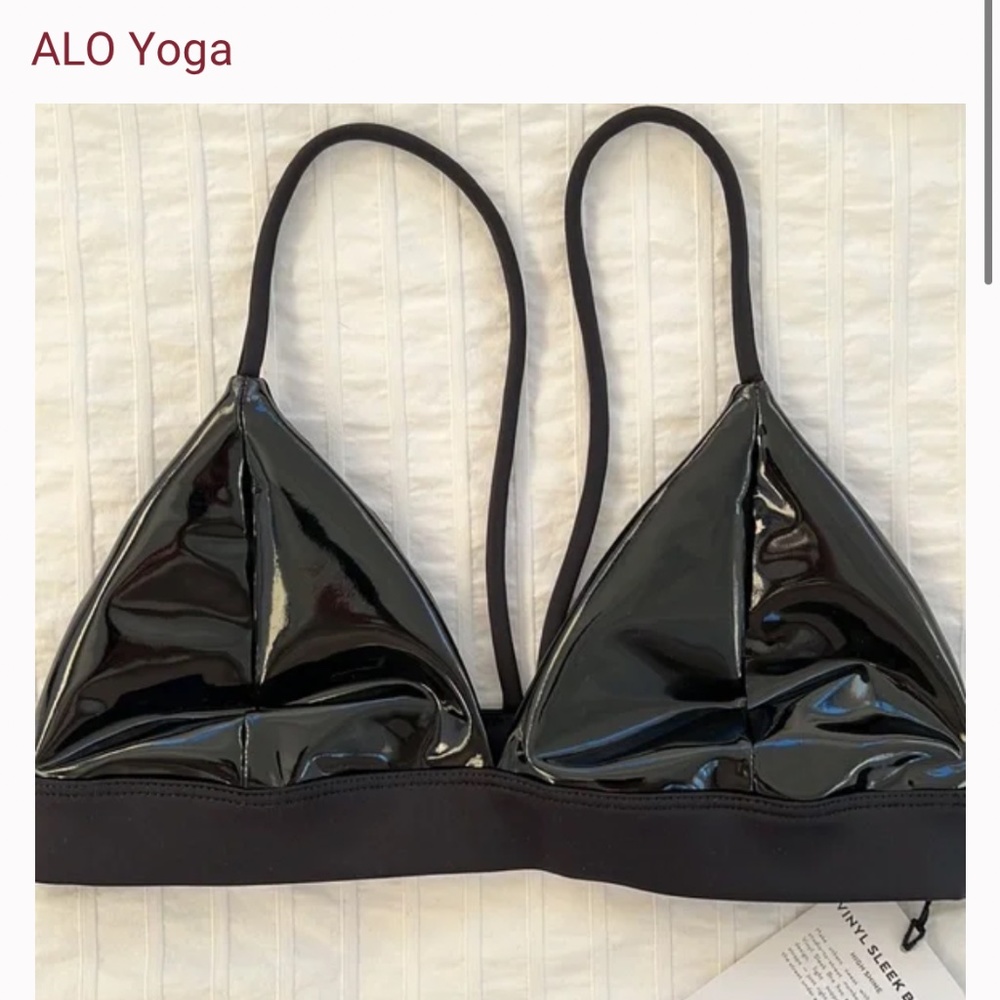 Alo Yoga // Vinyl Sleek Bra Black